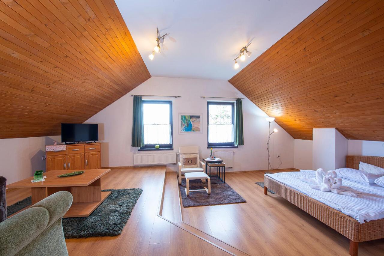 Hotel Penzion Familia Poprad Esterno foto
