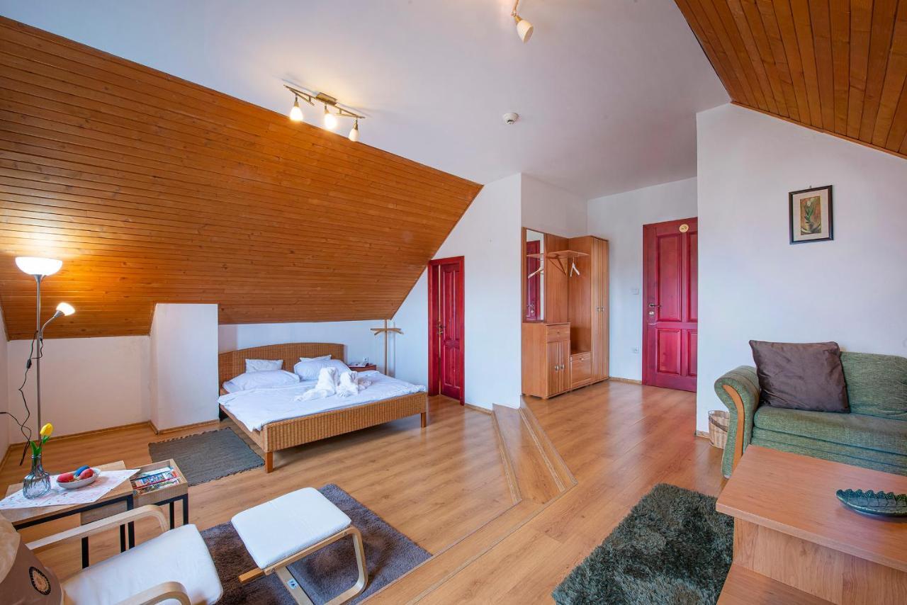 Hotel Penzion Familia Poprad Esterno foto