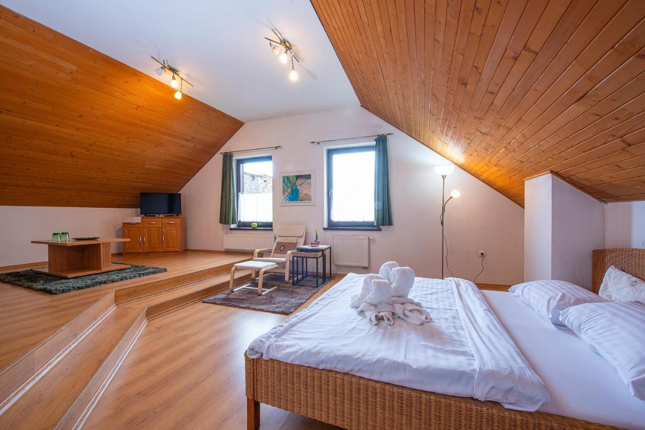 Hotel Penzion Familia Poprad Esterno foto