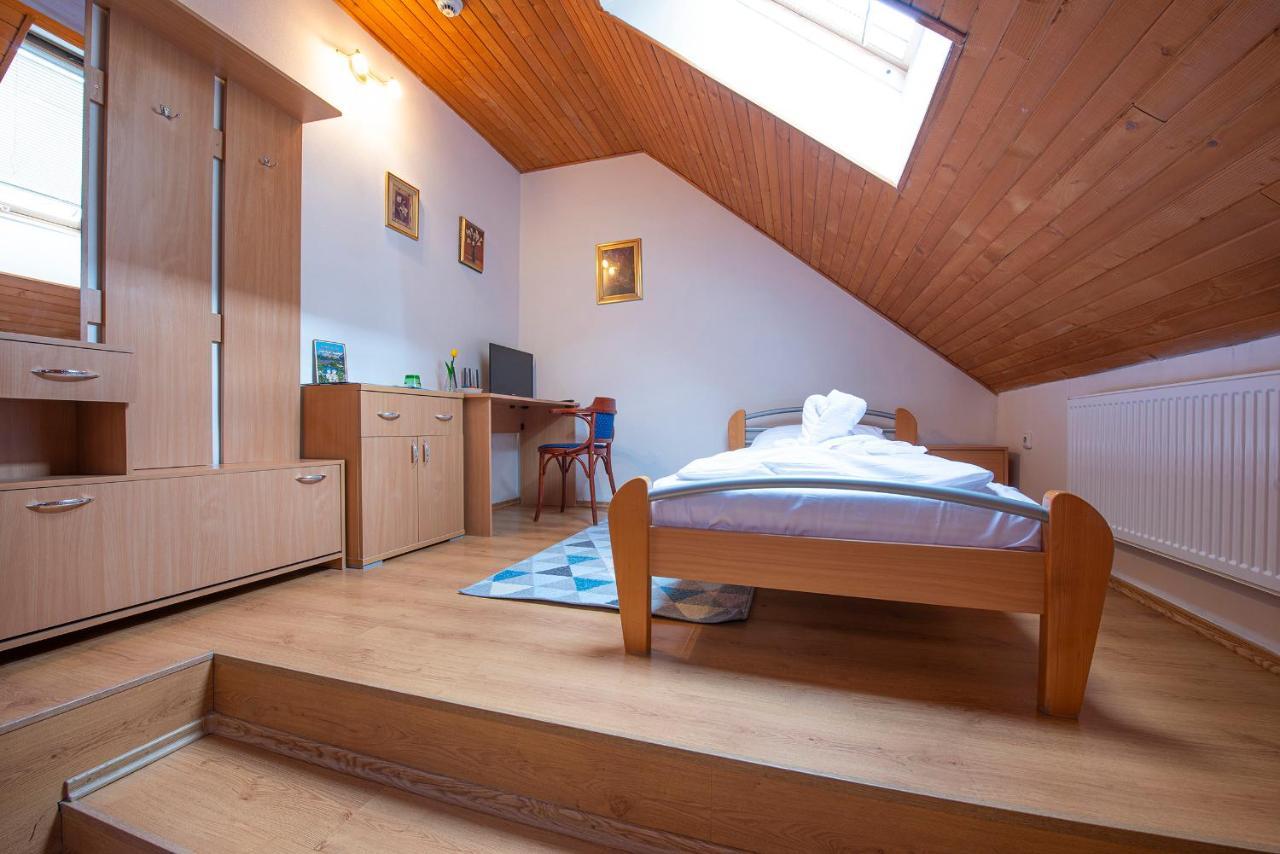 Hotel Penzion Familia Poprad Esterno foto