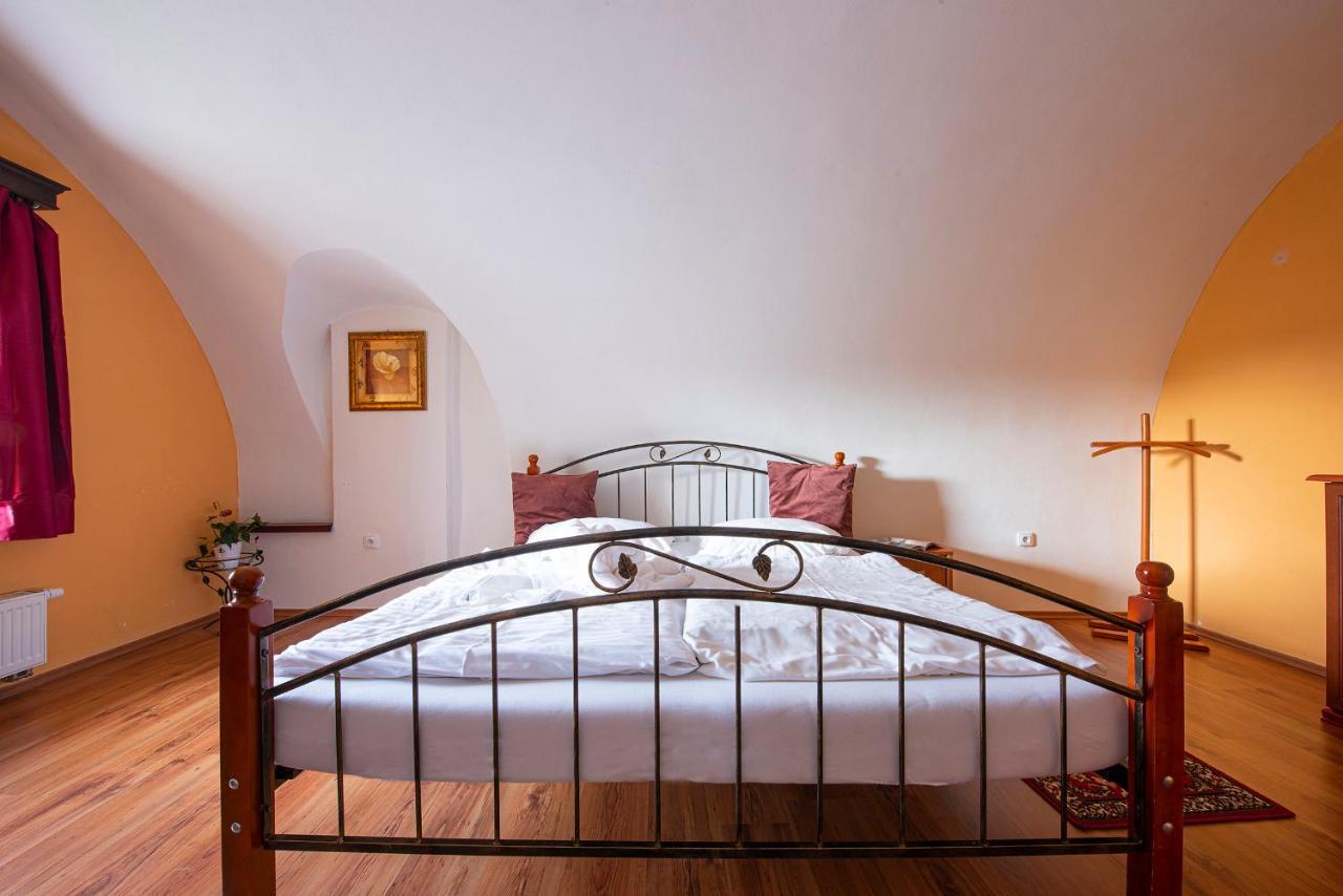 Hotel Penzion Familia Poprad Esterno foto